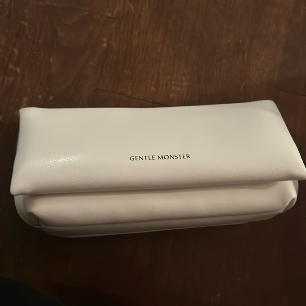 Gentle monster. Sunglass case and box